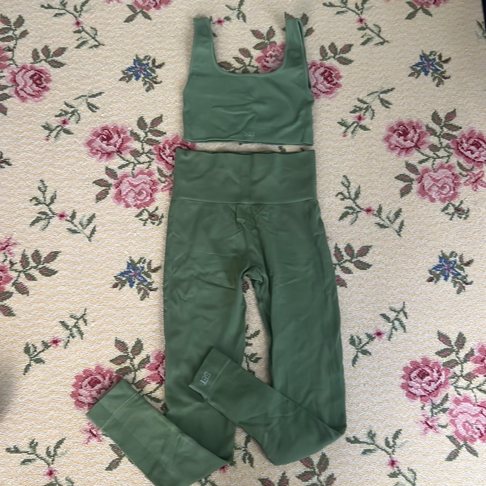 SET Active Sculptflex set Green Juice size small Leggings & sports bra SOLD OUT